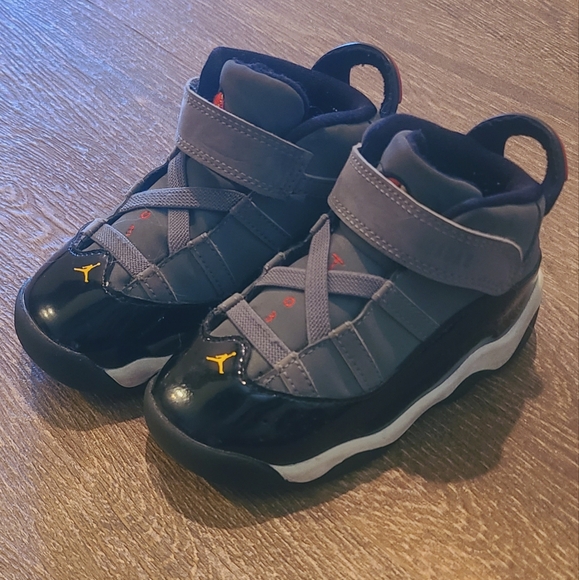 Jordan velcro toddler 8c shoes - Picture 2 of 4